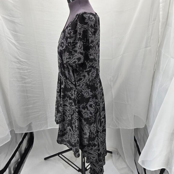 Torrid Asymmetrical Black and White Tunic - Picture 2 of 6